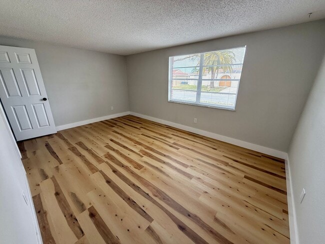 Building Photo - PRICE REDUCED- Beautifully Updated 2/2 Home!