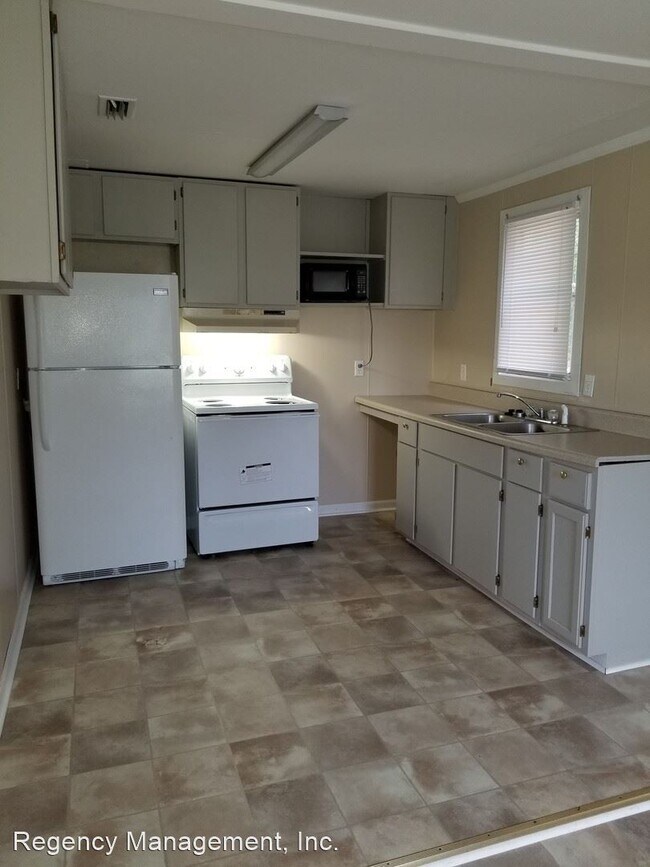 Building Photo - 2 br, 1 bath House - 106 Airport Rd