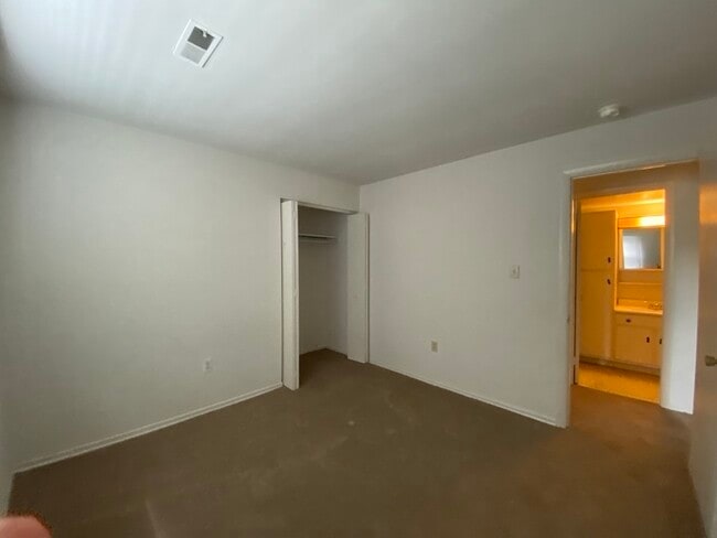 Foto del edificio - 115 Miller Rd