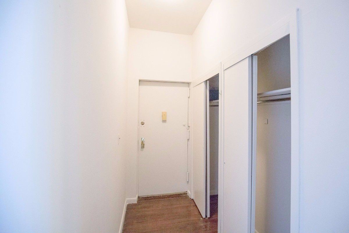 Foto principal - 211 E 33rd St
