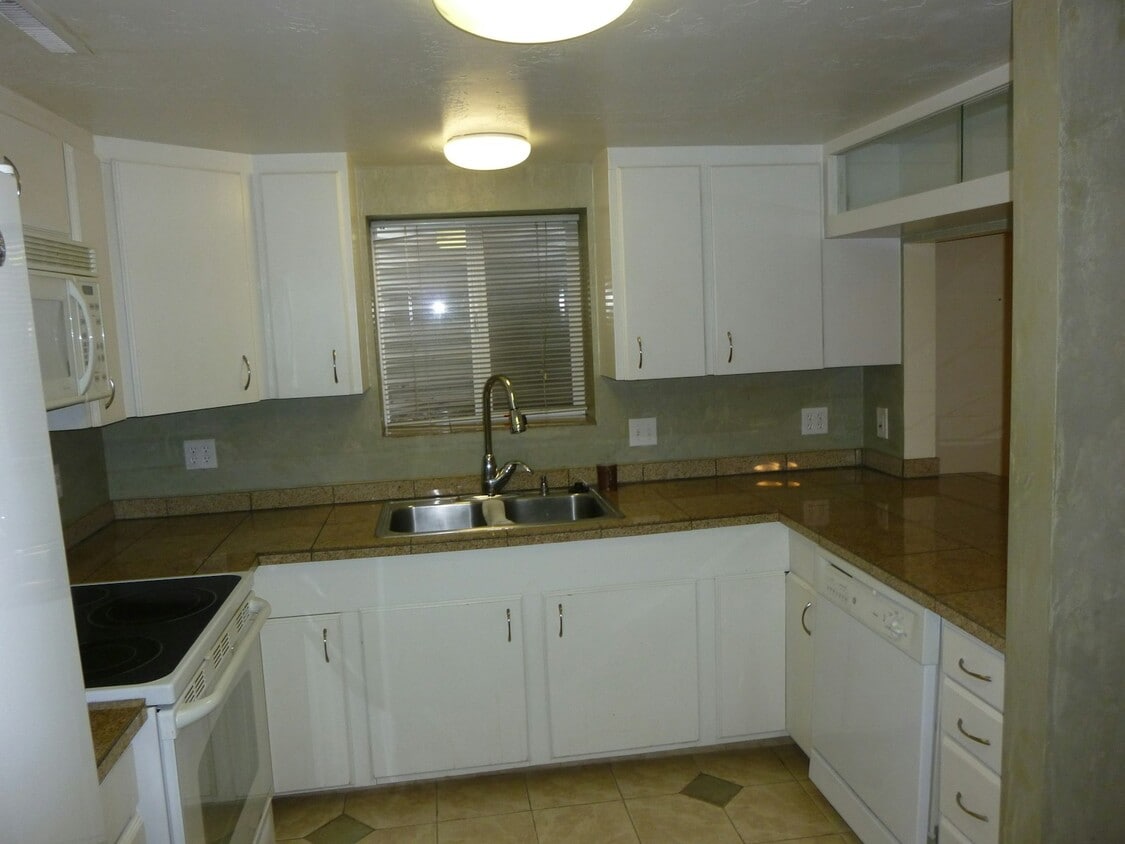 2955-2959 N Newton Street, Unit 2959 B - 2955-2959 N Newton Street, Unit 2959 B