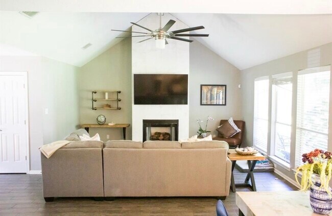 Foto del edificio - 810 Shadberry Dr