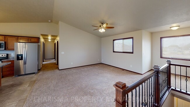 Building Photo - 330 Vernon Dr