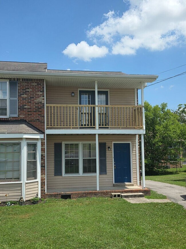 Foto del edificio - 308 Crestmont Dr