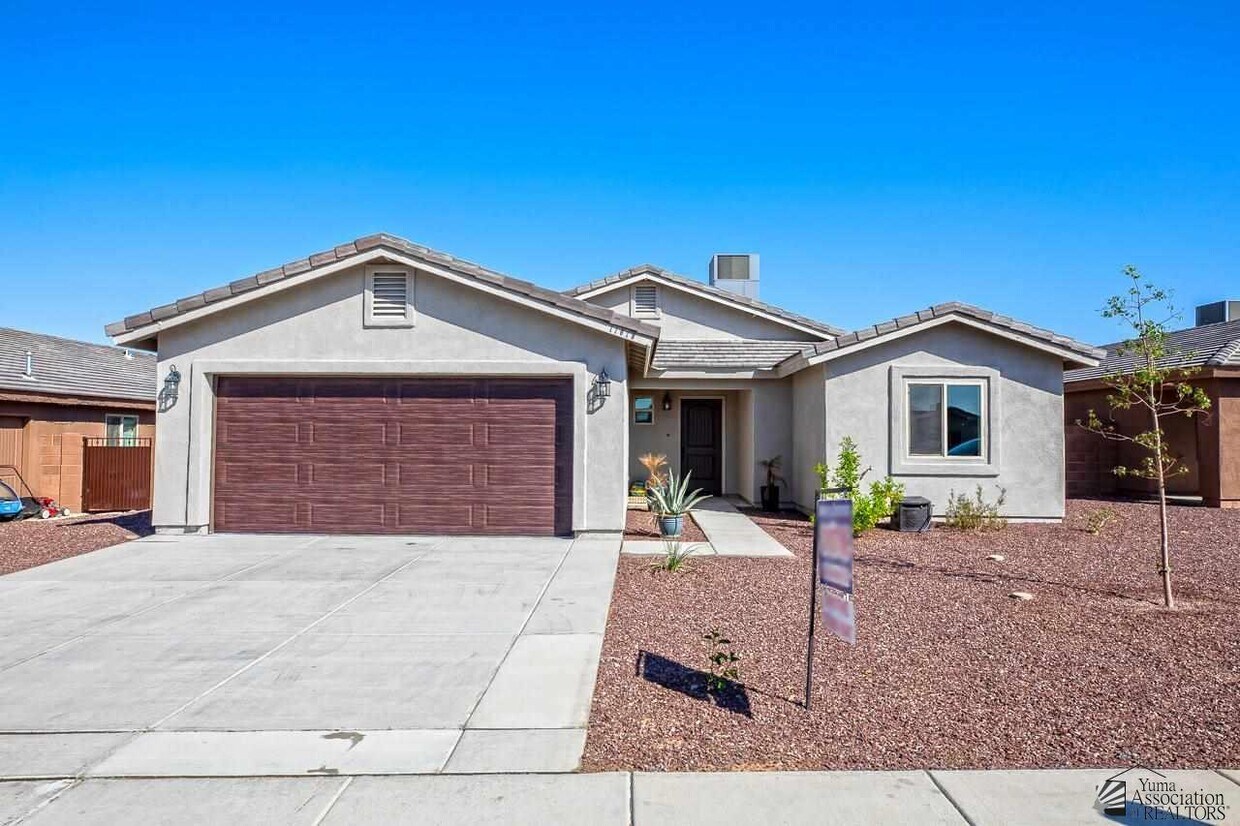 Foto principal - 11618 E 33rd Pl