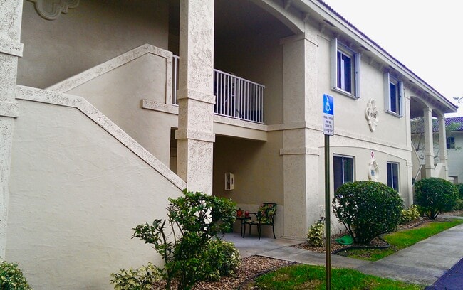 Building Photo - 8460-8466