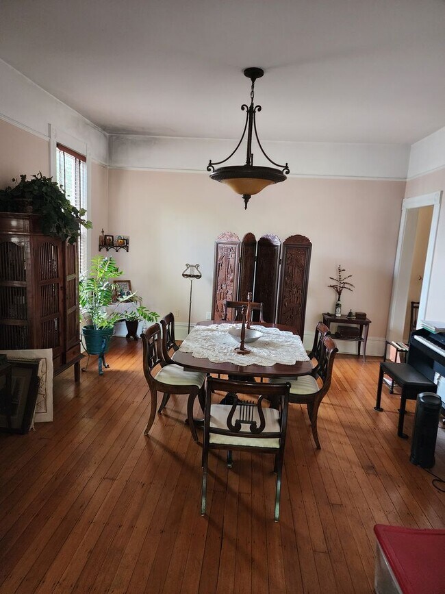 Foto del edificio - Mid term rental and rooms available in a S...