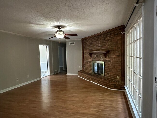 Foto del edificio - 8588 Kettering Dr