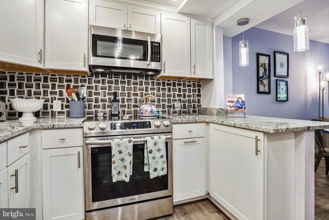 Building Photo - 7621 Provincial Dr