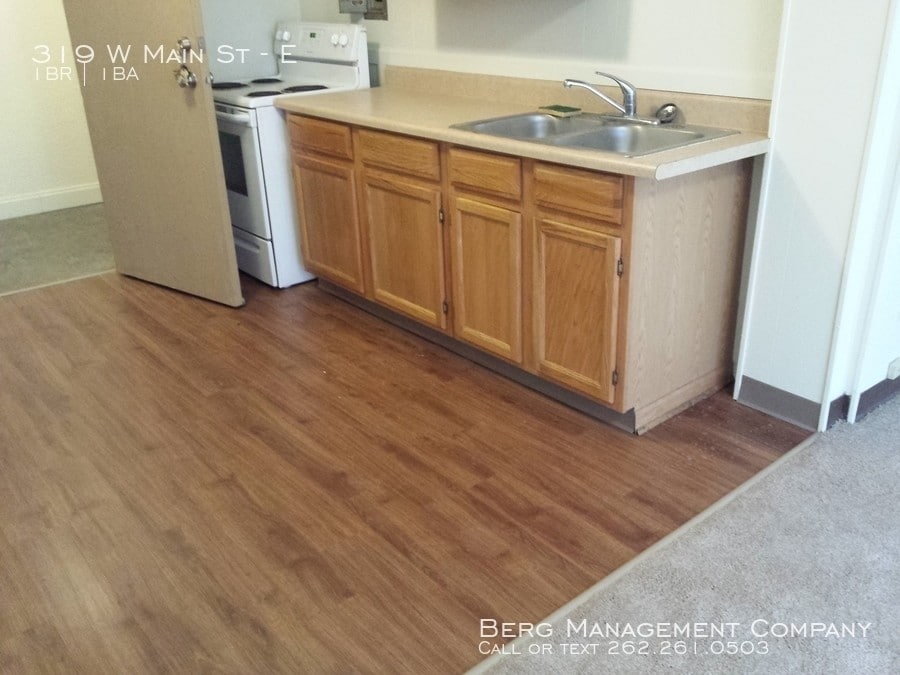 319 W Main St Unit E, Waukesha, WI 53186 Room for Rent in Waukesha