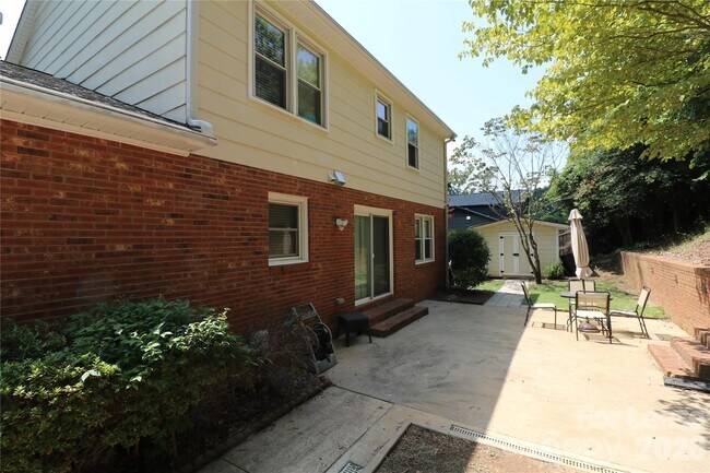 Building Photo - 5410 Londonderry Rd