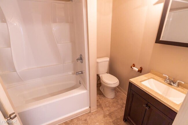 Building Photo - 3 br, 1 bath Townhome - 219 Gilliland Ave