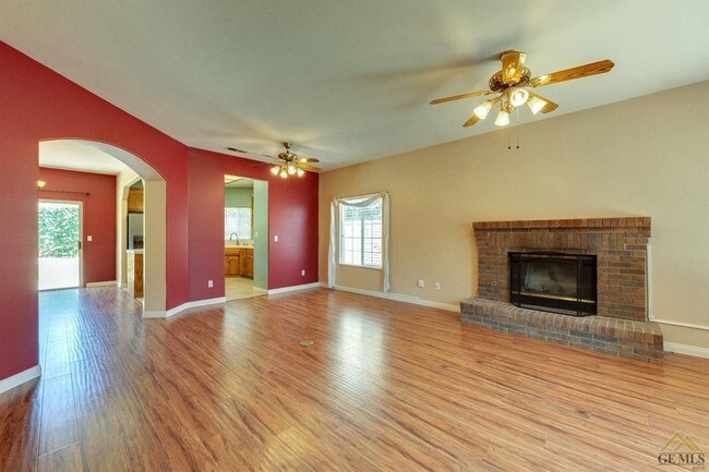 Building Photo - 9915 Paper Moon Way