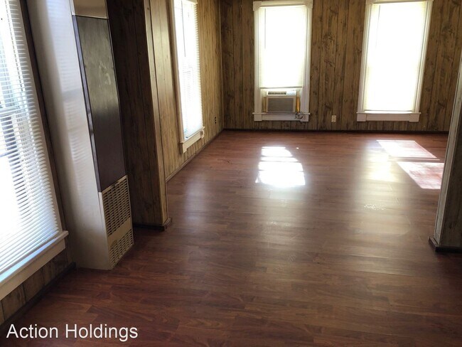 Building Photo - 1804 N Huston Ave