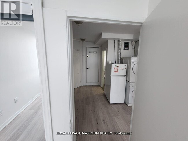 Photo du bâtiment - 827 Albion Rd