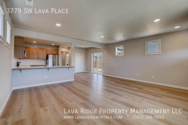 Foto del edificio - 3779 SW Lava Ave