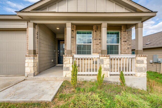 Foto del edificio - BEAUTIFUL 3-BEDROOM, SINGLE-STORY NEAR RAN...