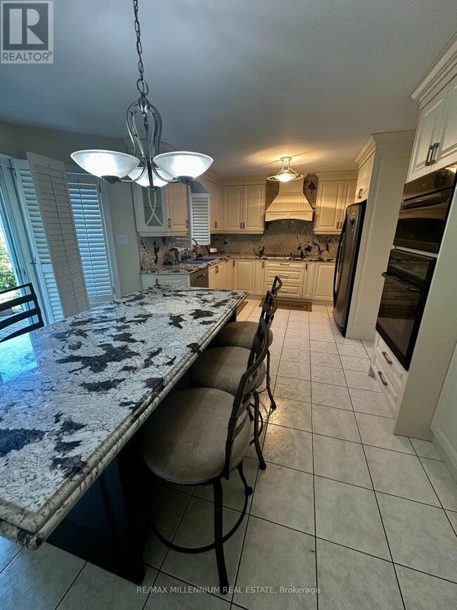 Building Photo - 3091 Eden Oak Crescent