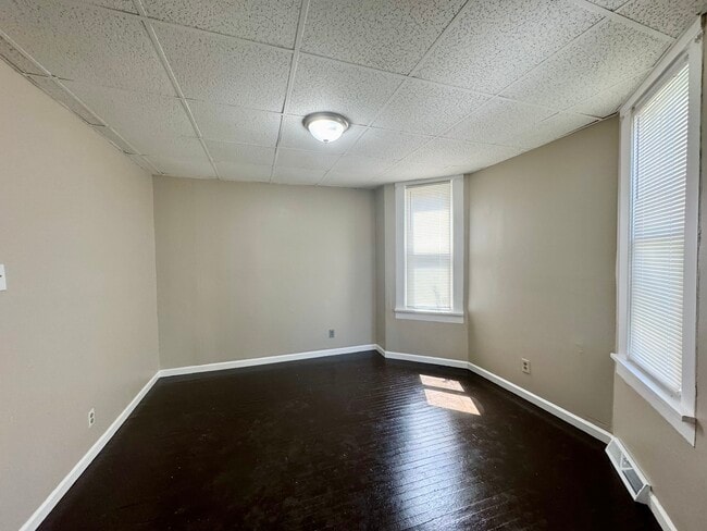 Building Photo - 334 Clarendon Ave NW