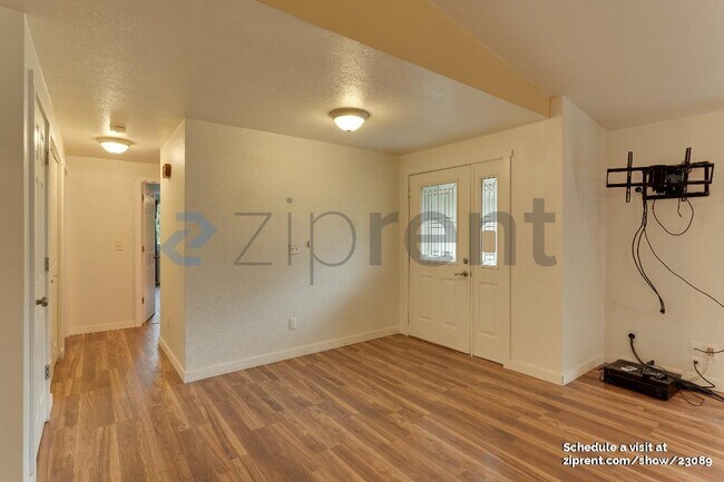 Foto del edificio - 234 W Jensen St