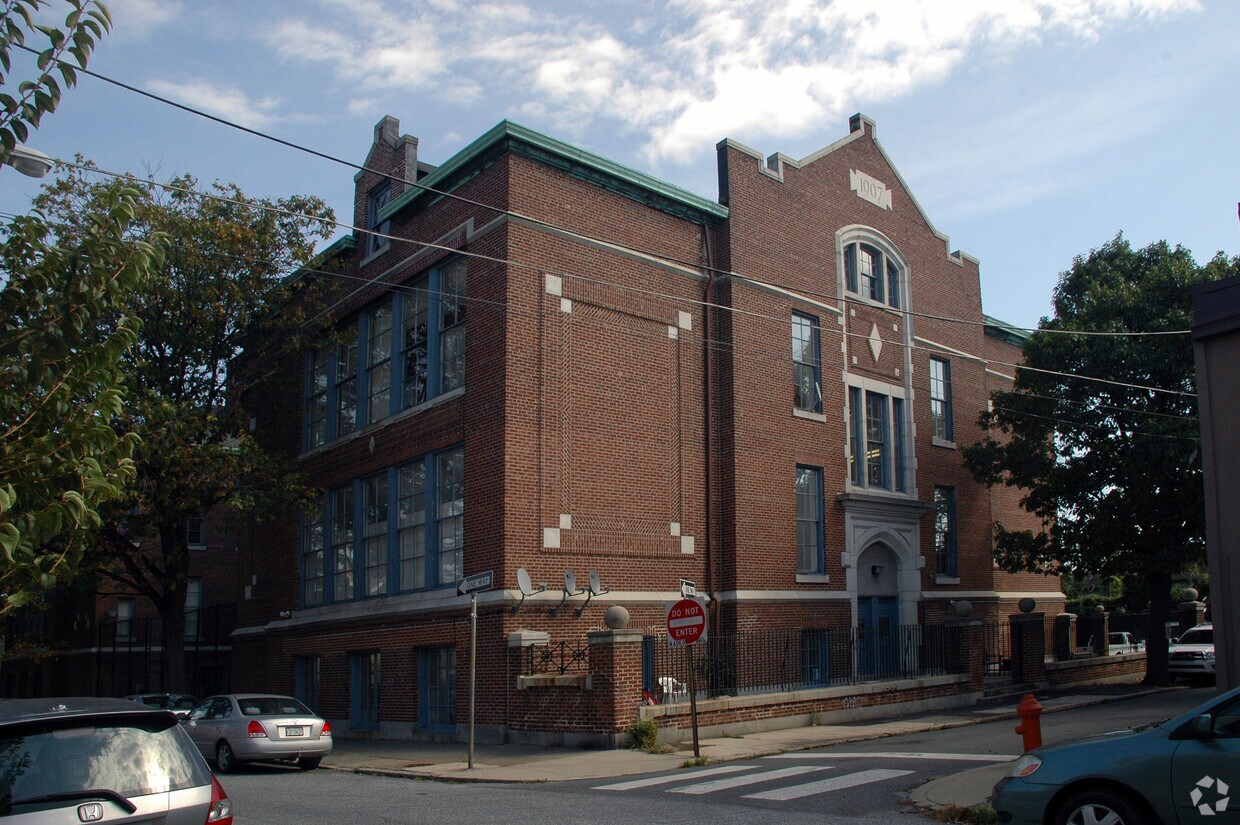 Building Photo - 1050 E Montgomery Ave