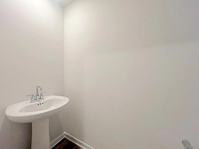 Building Photo - 922 Powder Crk Dr