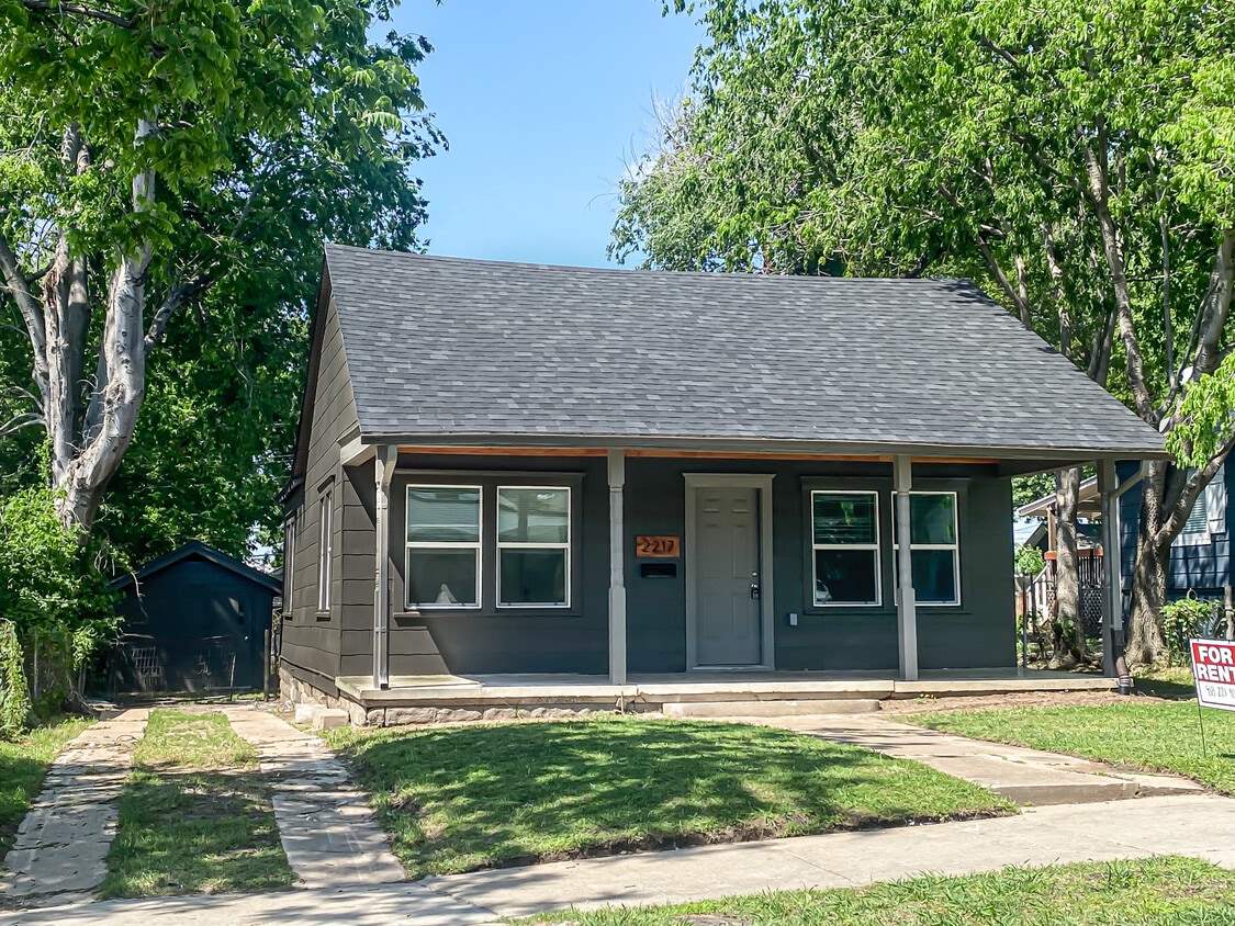 Primary Photo - 2217 E 12th Pl