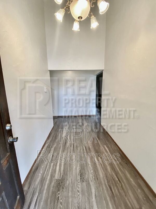 Foto del edificio - 913 Clear Creek