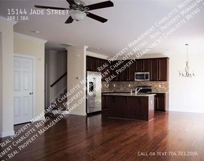 Building Photo - GORGEOUS 3 BR Townhome in the Heart of Bal...
