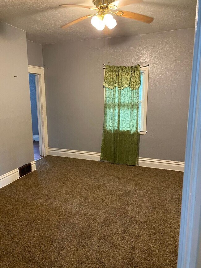 Building Photo - 4 br, 1.5 bath House - 1802 Moravia St