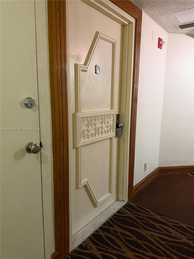 Foto del edificio - 18181 NE 31st Ct