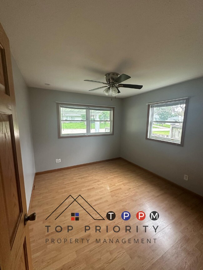 Building Photo - 3 Bedroom | 2 Bathroom Single Family Ranch...