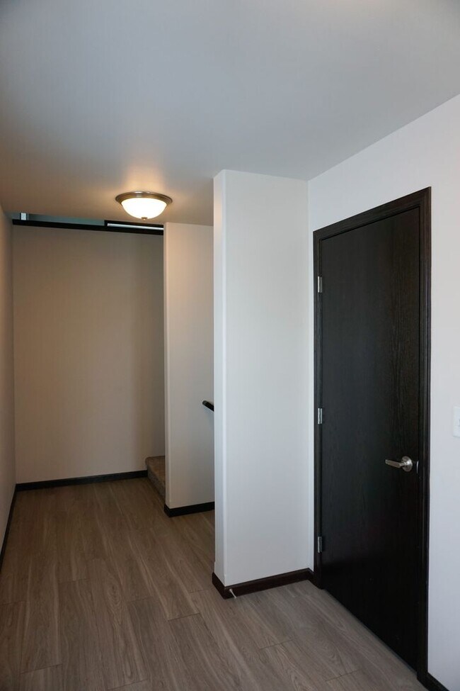 Building Photo - 3 Bed 3 Bath