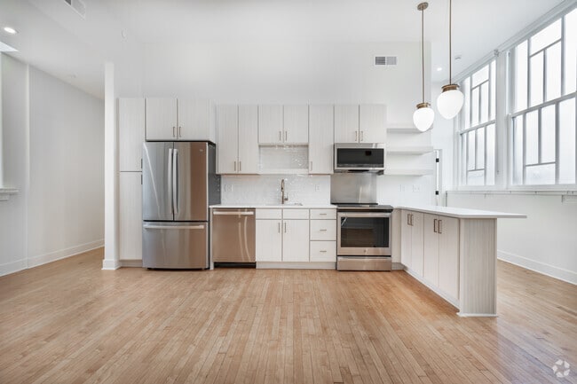 2BR, 2BA - 952SF - Kitchen - The Belknap