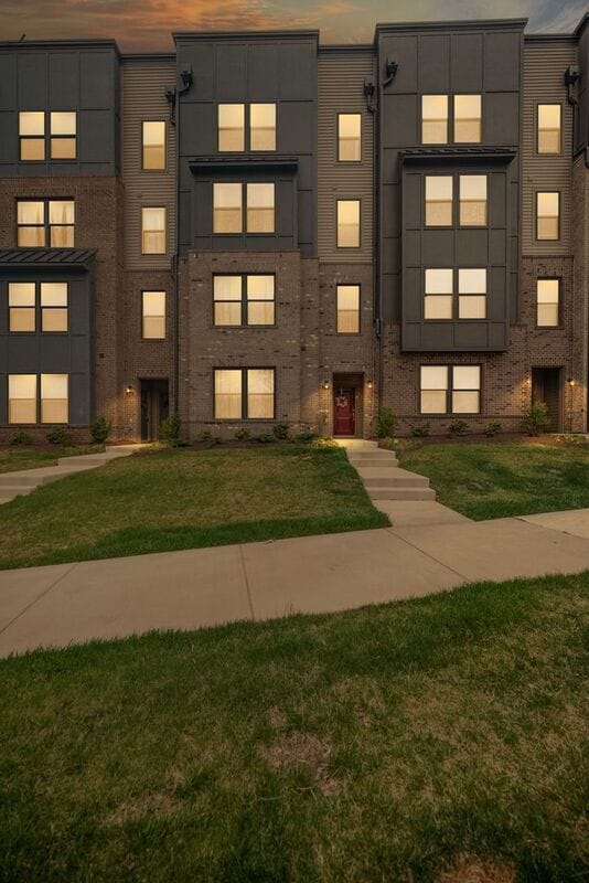 Building Photo - 2642 Lassen Pl