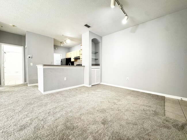 Photo - Renovated 2/2 Condo located in Visconti! - New Carpet