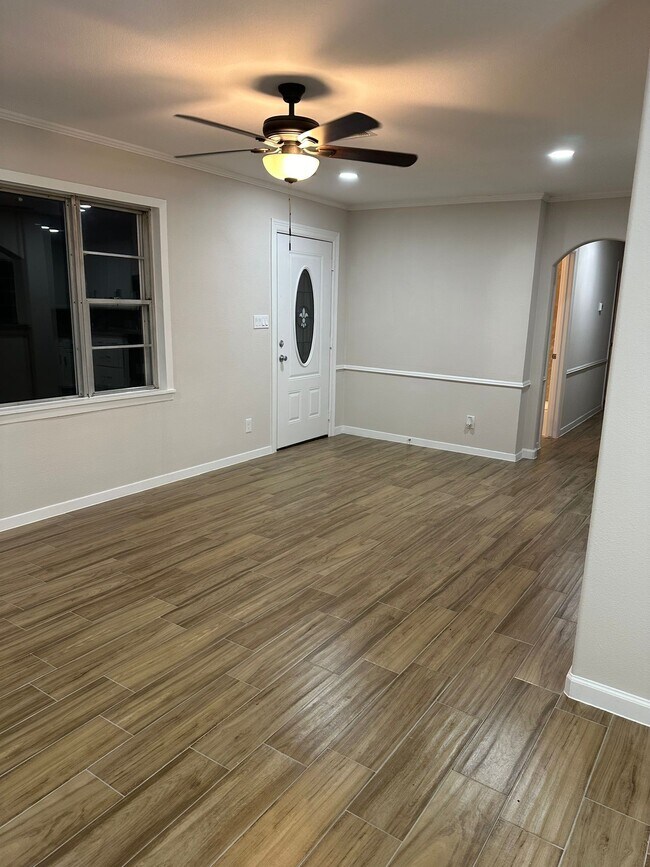 Building Photo - 119 Lakewood Dr