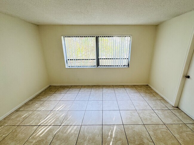 Foto del edificio - 2050 N Congress Ave