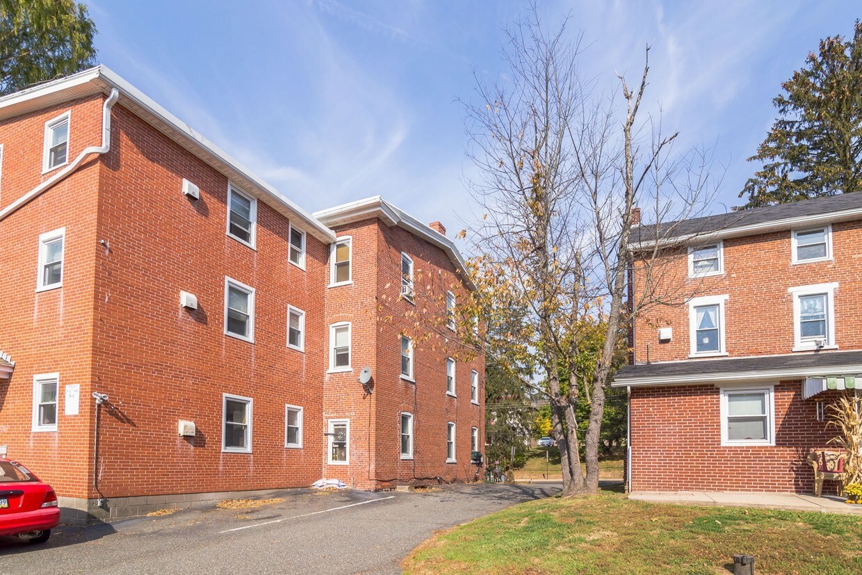 Building Photo - Main Street Apartments