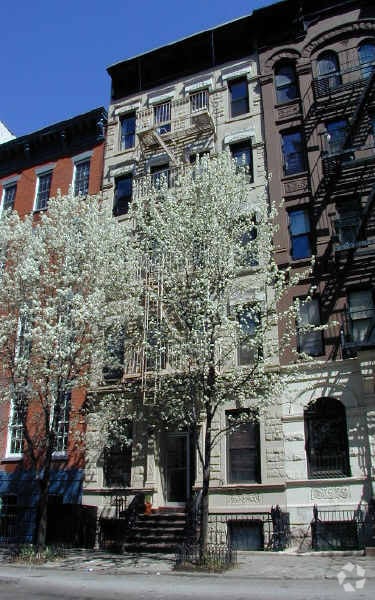 Building Photo - 327 W 21st St