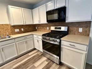 Building Photo - 5826 Kenwood