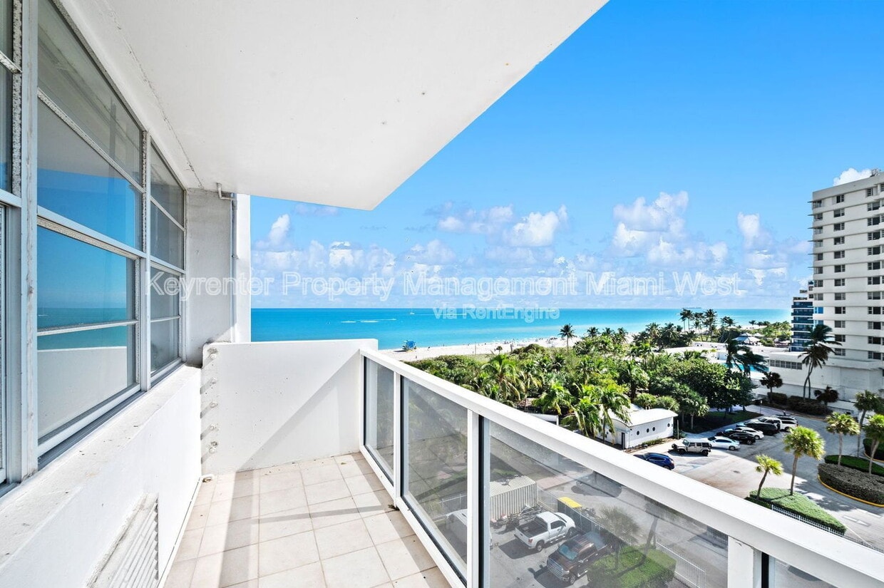 Photo - 5313 Collins Ave