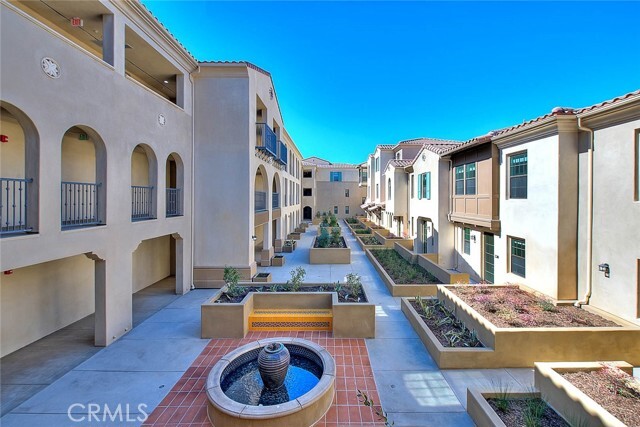 Foto del edificio - 501 W Foothill Blvd