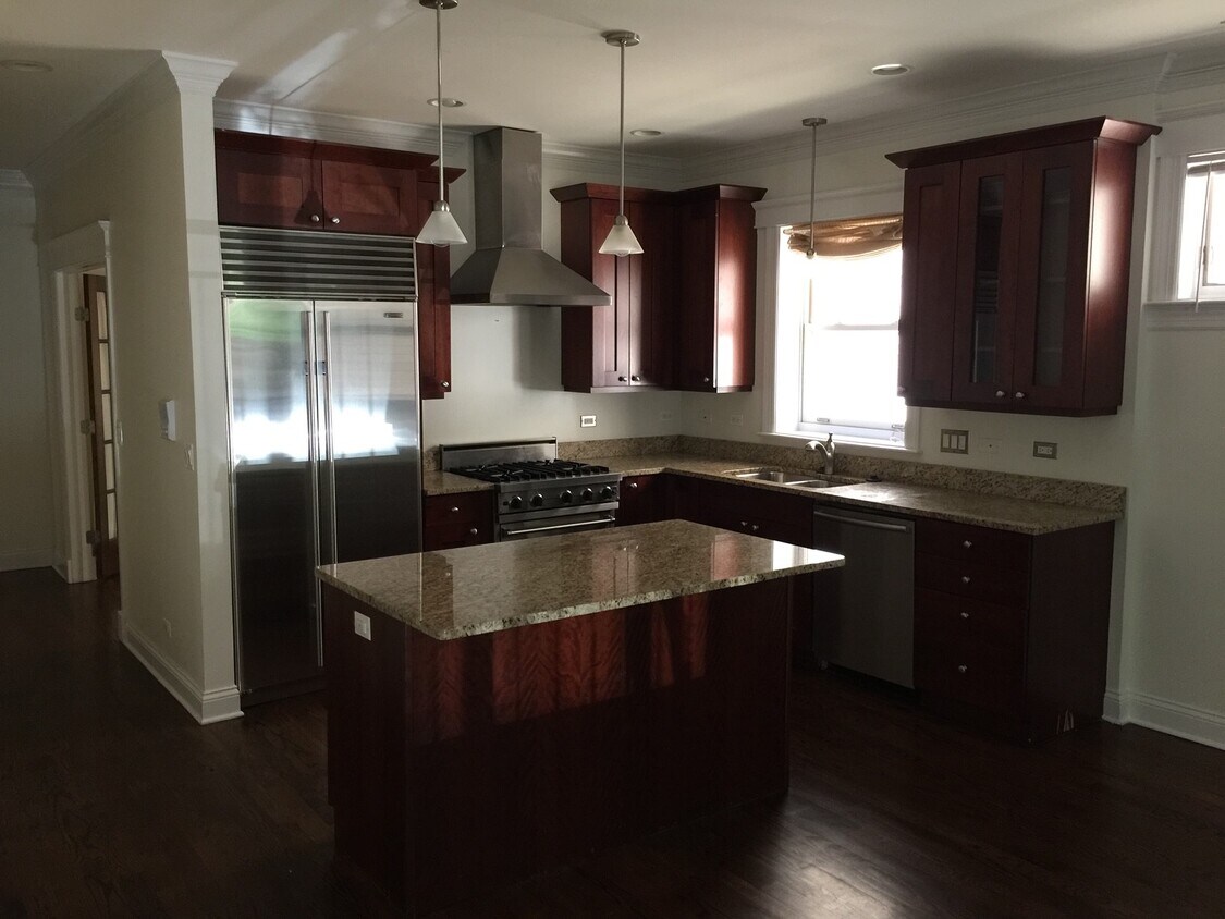Foto principal - 2854 N Burling St