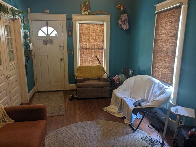 Building Photo - Great 2 bedroom available by KU Med