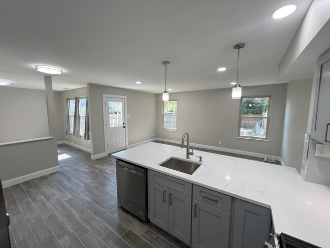 Building Photo - 223 Foxwood Ln