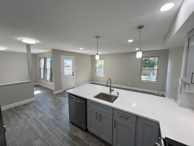 Foto del edificio - 223 Foxwood Ln