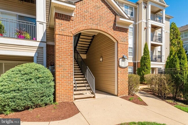 Building Photo - 12958 Centre Park Cir