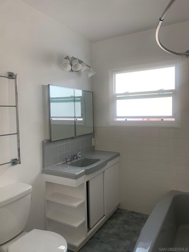 Building Photo - 625 10th St