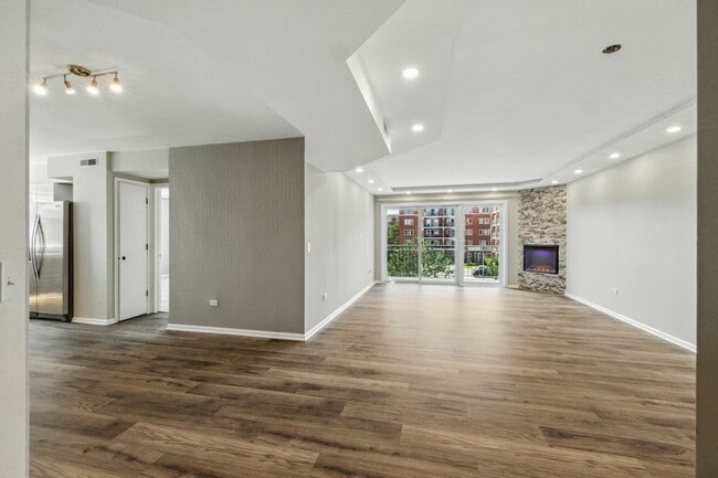 Foto del edificio - 6430 W Berteau Ave